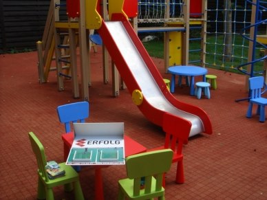 Универсальное напольное пластиковое покрытие для детских площадок