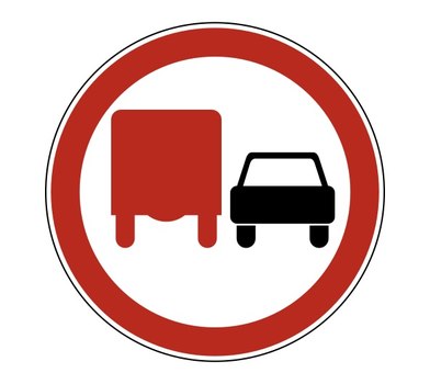 Знак 3.22 Обгон грузовым автомобилям запрещен