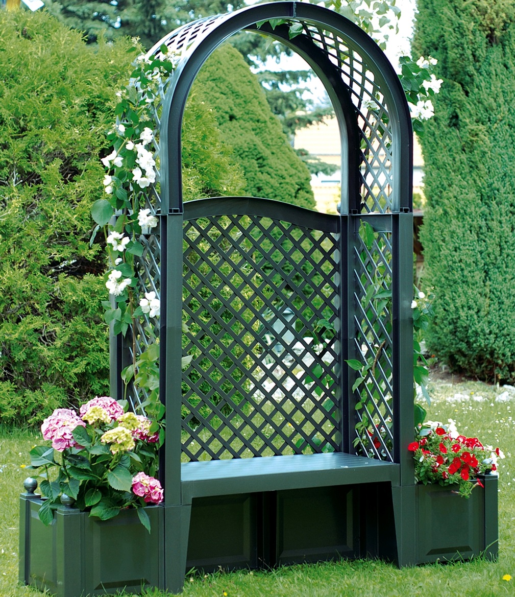 Скамейка с аркой для цветов